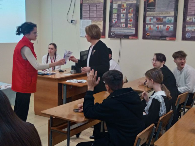 выпускников 9,11 классов посетили представители филиала «Новопавловский АНО «СКМК».